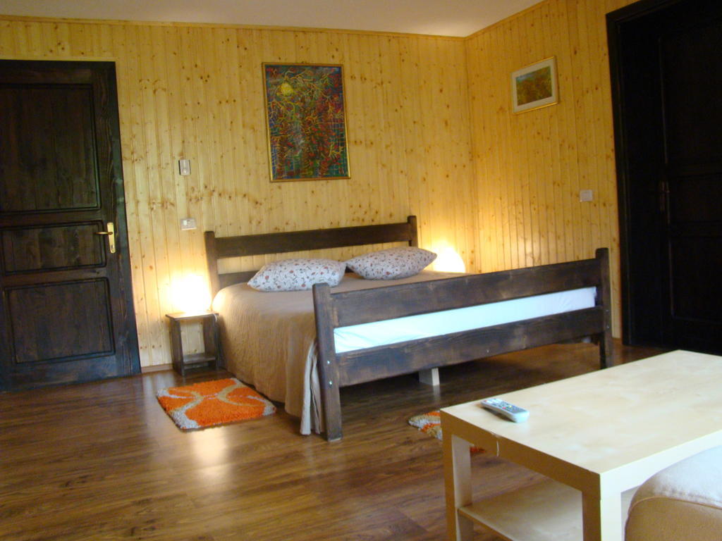 Hotel Dumbrava Soarelui Brașov Zimmer foto