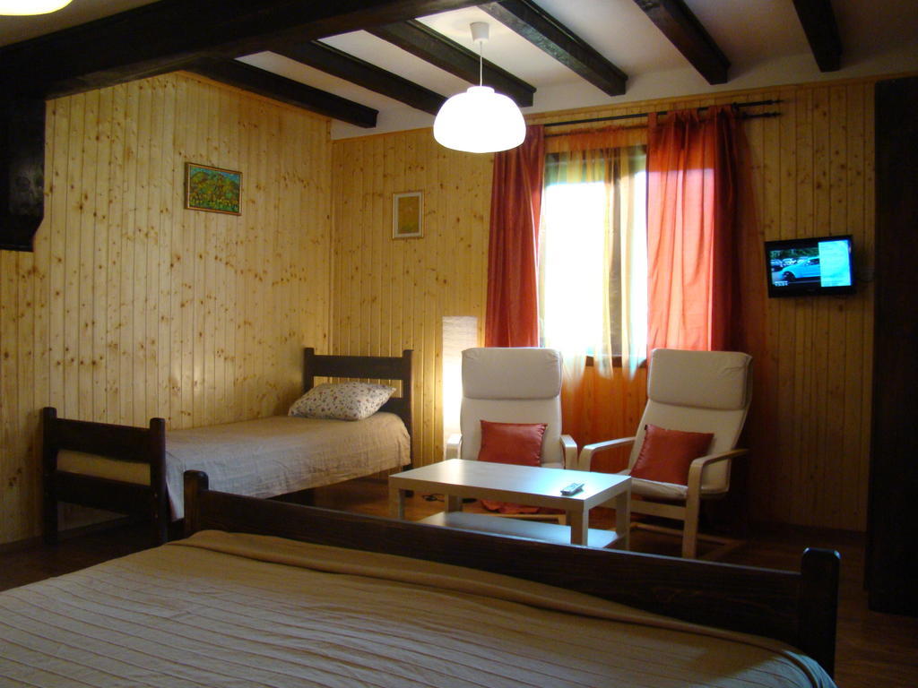 Hotel Dumbrava Soarelui Brașov Zimmer foto