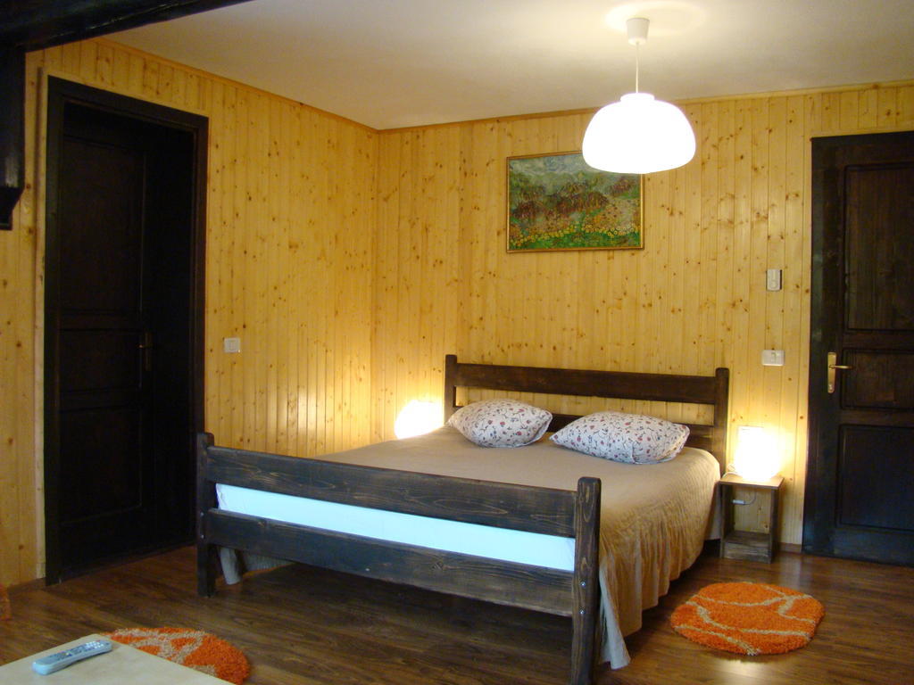 Hotel Dumbrava Soarelui Brașov Zimmer foto